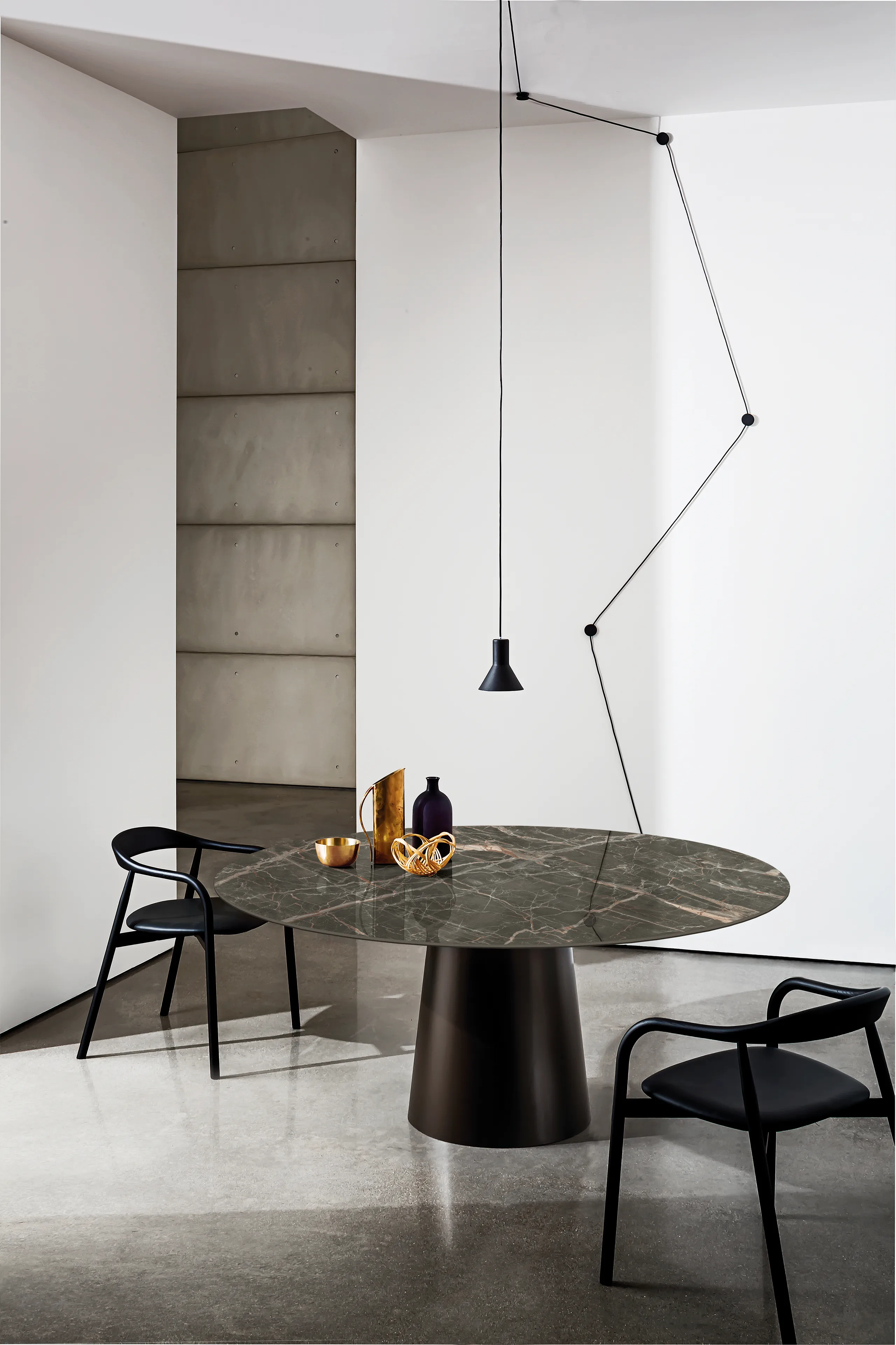 TABLE TOTEM